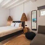 Nomade 4br Over Psarou بلاتيس يالوس