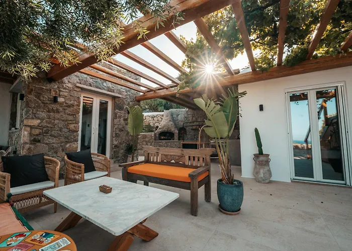 Nomade 4br Over Psarou Vila