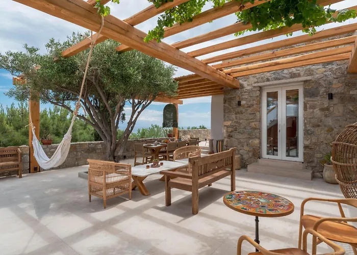 Nomade 4br Over Psarou Villa